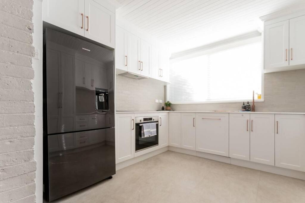 Historic Beauty In The Cbd! Parking And Wifi Apartment Launceston Exterior photo
