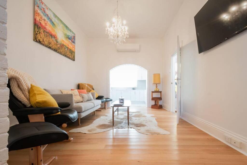 Historic Beauty In The Cbd! Parking And Wifi Apartment Launceston Exterior photo